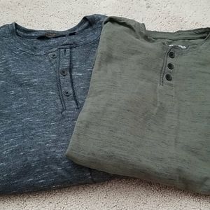 bundle of two men's medium tops